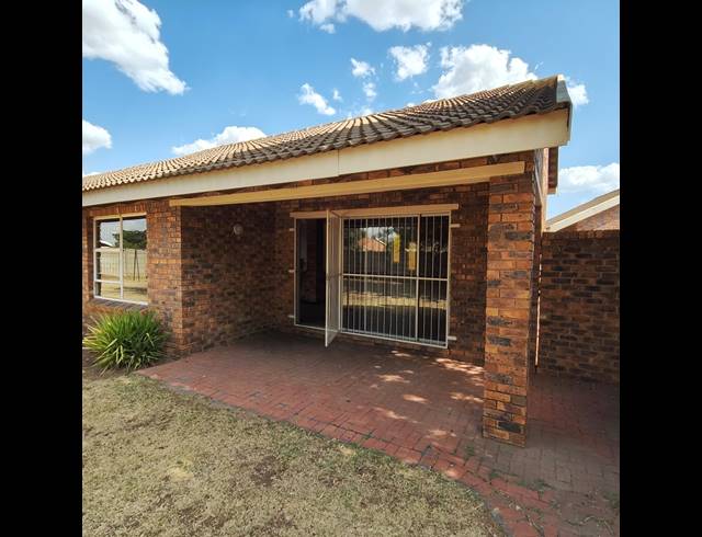 3 BEDROOM HOUSE TO LET IN WALDRIFT
